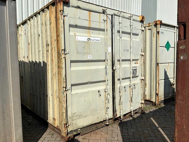 Zeecontainer met diverse hijsmiddelen - afbeelding 8 van  11