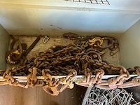 Zeecontainer met diverse hijsmiddelen - afbeelding 11 van  11