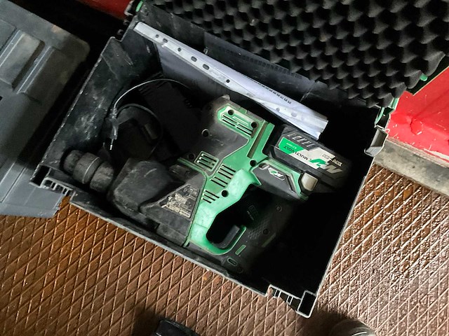 Zeecontainer met gereedschap - afbeelding 2 van  28