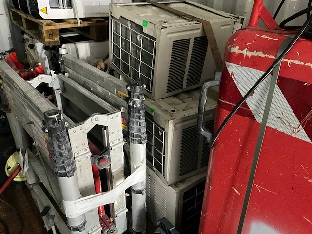 Zeecontainer met gereedschap - afbeelding 5 van  28