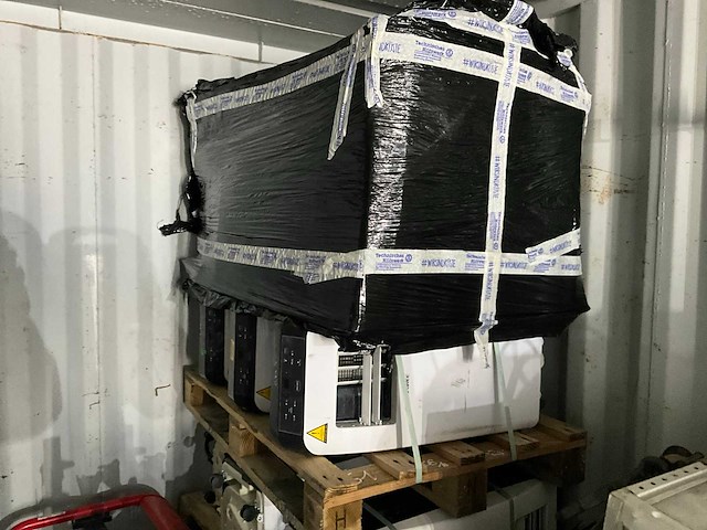 Zeecontainer met gereedschap - afbeelding 6 van  28