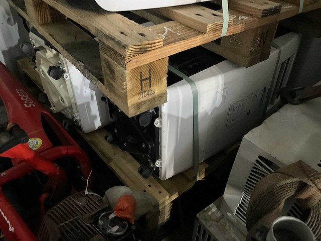 Zeecontainer met gereedschap - afbeelding 7 van  28