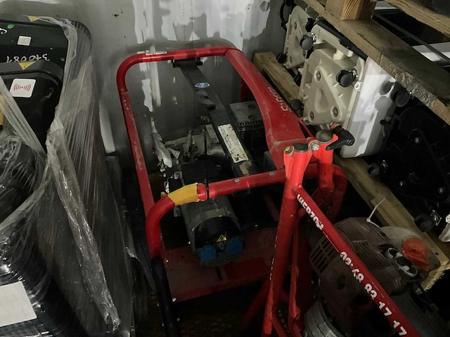 Zeecontainer met gereedschap - afbeelding 8 van  28