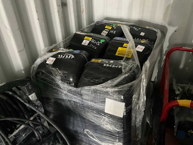 Zeecontainer met gereedschap - afbeelding 9 van  28