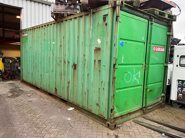 Zeecontainer met gereedschap - afbeelding 1 van  28