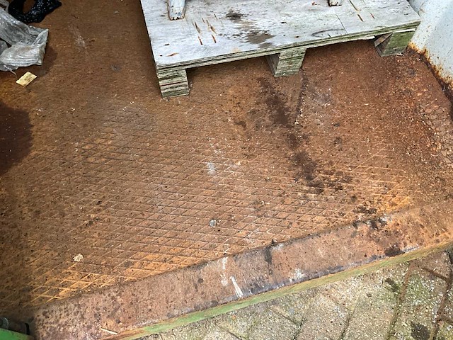 Zeecontainer met gereedschap - afbeelding 21 van  28