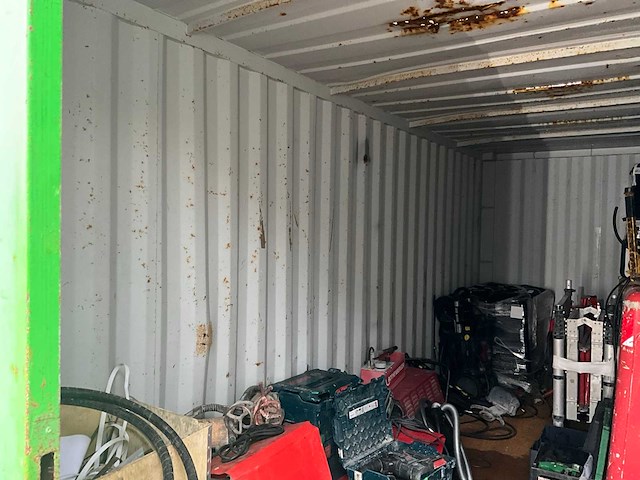 Zeecontainer met gereedschap - afbeelding 22 van  28