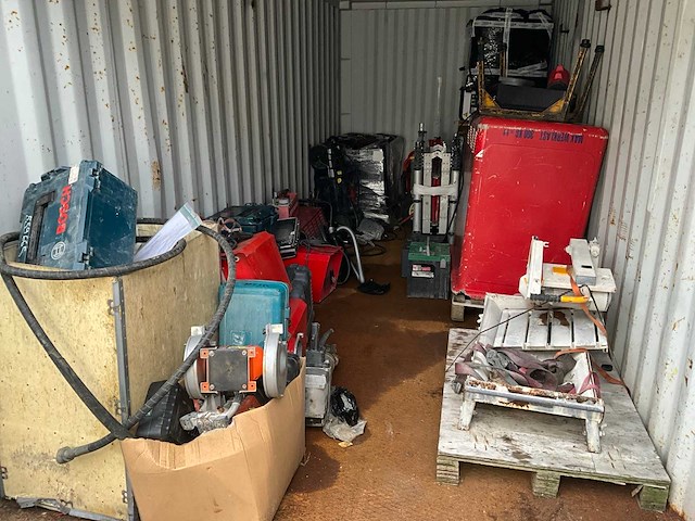 Zeecontainer met gereedschap - afbeelding 23 van  28