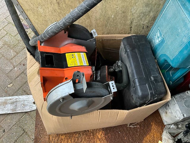 Zeecontainer met gereedschap - afbeelding 25 van  28