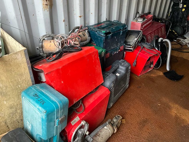 Zeecontainer met gereedschap - afbeelding 26 van  28