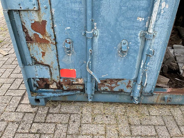 Zeecontainer met hout - afbeelding 3 van  11