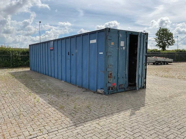 Zeecontainer met hout - afbeelding 4 van  11