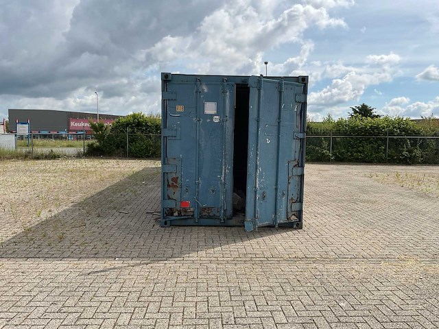 Zeecontainer met hout - afbeelding 6 van  11