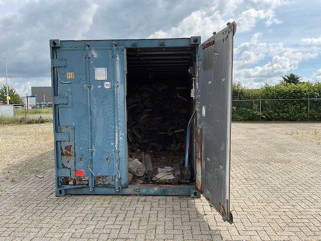 Zeecontainer met hout - afbeelding 8 van  11