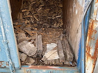 Zeecontainer met hout - afbeelding 9 van  11
