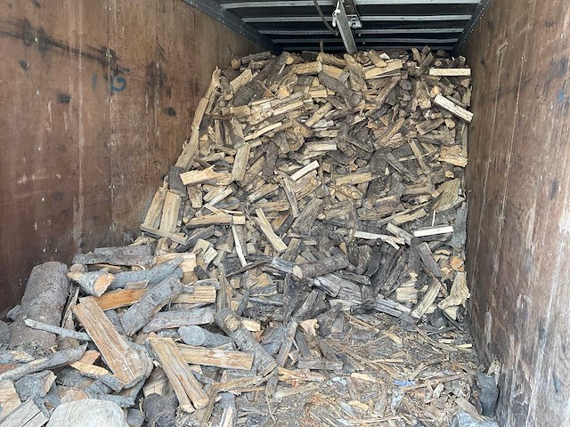 Zeecontainer met hout - afbeelding 11 van  11