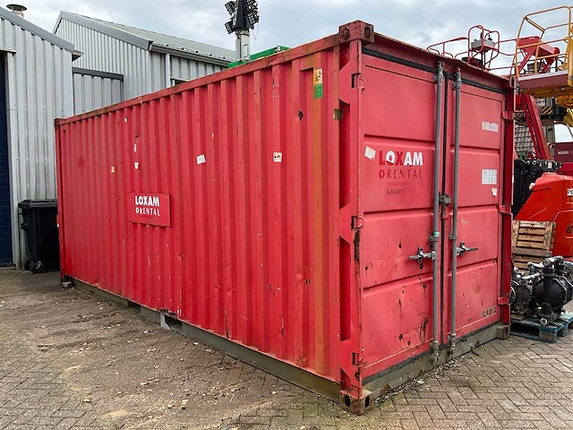 Zeecontainer met inhoud - afbeelding 1 van  31