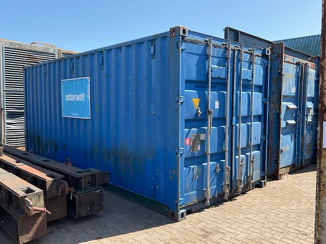 Zeecontainer met inhoud - afbeelding 1 van  15