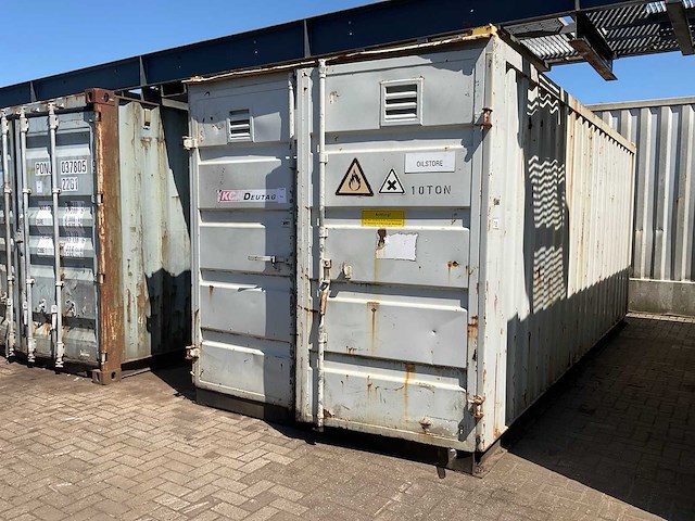 Zeecontainer met inhoud - afbeelding 1 van  8