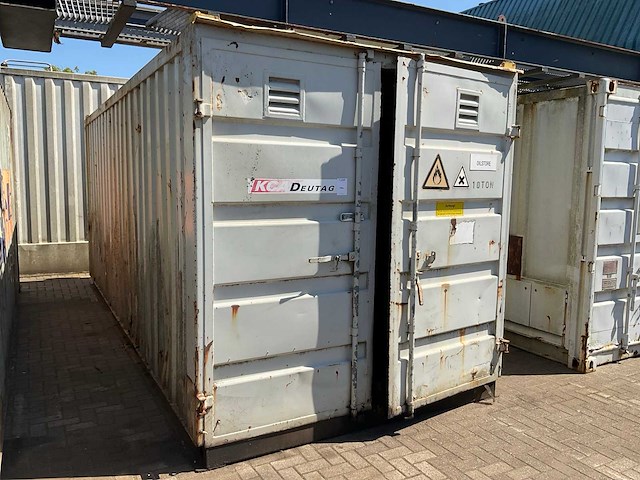 Zeecontainer met inhoud - afbeelding 2 van  8