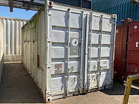 Zeecontainer met inhoud - afbeelding 4 van  11