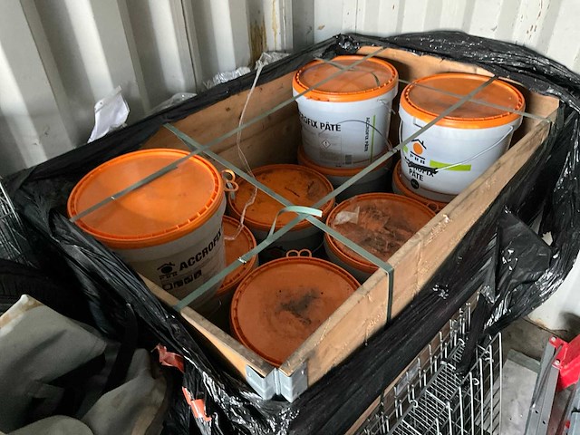 Zeecontainer met inhoud - afbeelding 4 van  4