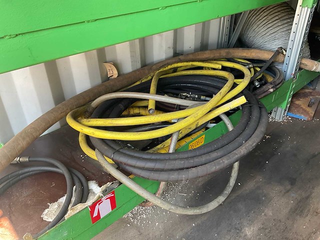 Zeecontainer met inhoud - afbeelding 13 van  15