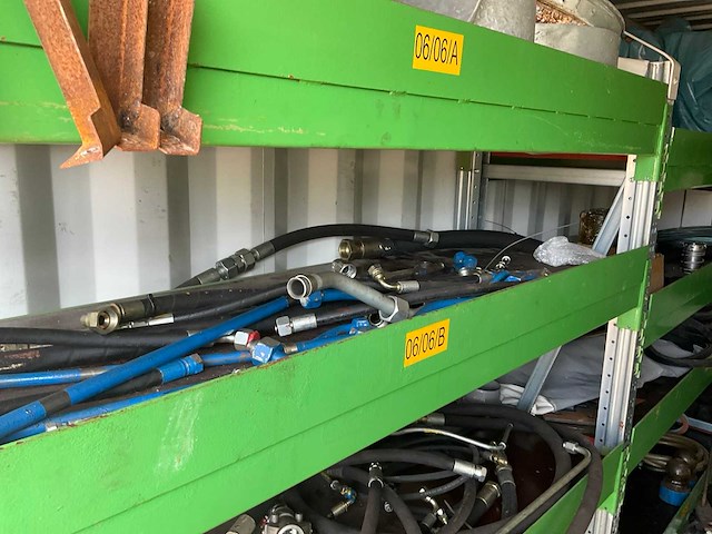 Zeecontainer met inhoud - afbeelding 15 van  15
