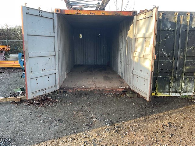 Zeecontainer rood 20ft - afbeelding 4 van  8