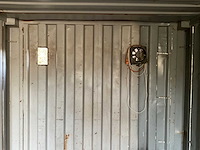 Zeecontainer rood 20ft - afbeelding 8 van  8