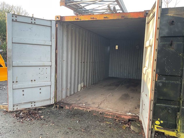Zeecontainer rood 20ft - afbeelding 6 van  8