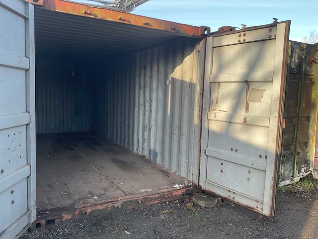 Zeecontainer rood 20ft - afbeelding 3 van  5