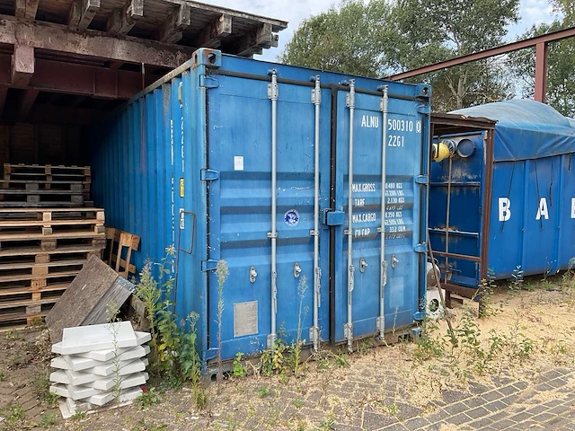 Zeecontainer - afbeelding 1 van  9