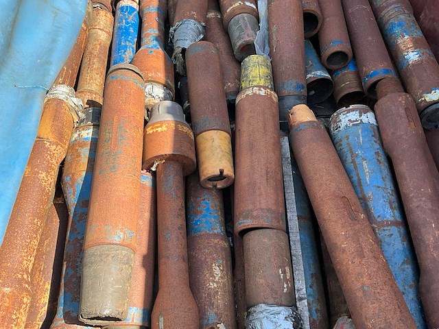 Zeecontainermet divers boorgereedschap "plumbing /x-overs" - afbeelding 7 van  9