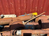 Zeecontainermet divers boorgereedschap "plumbing /x-overs" - afbeelding 3 van  11