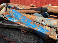 Zeecontainermet divers boorgereedschap "plumbing /x-overs" - afbeelding 9 van  11
