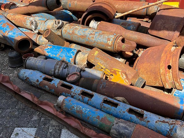 Zeecontainermet divers boorgereedschap "plumbing /x-overs" - afbeelding 10 van  11