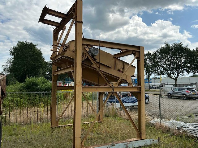 Zeef installatie op krachtstroom mobiele zeefinstallatie - afbeelding 1 van  10