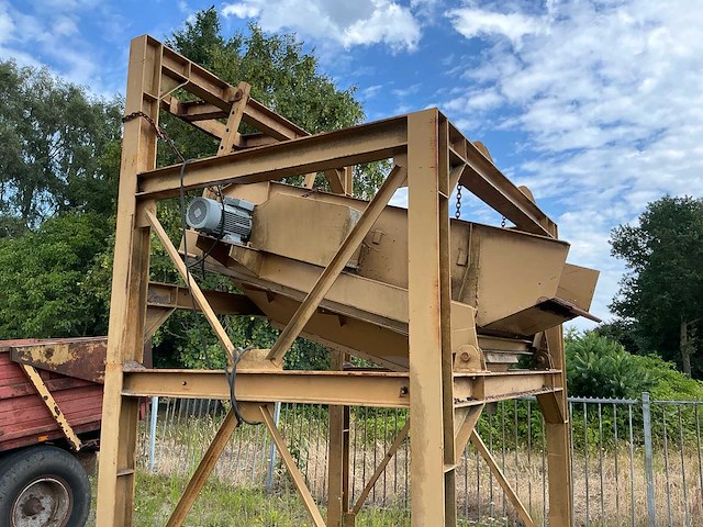 Zeef installatie op krachtstroom mobiele zeefinstallatie - afbeelding 6 van  10