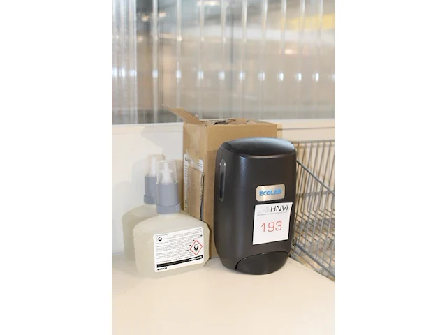 Zeepdispencer ecolab met 1 spirigel en 1 zeep - afbeelding 2 van  2