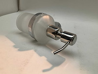 Zeepdispenser chroom wandbevestiging melkglas - afbeelding 3 van  4