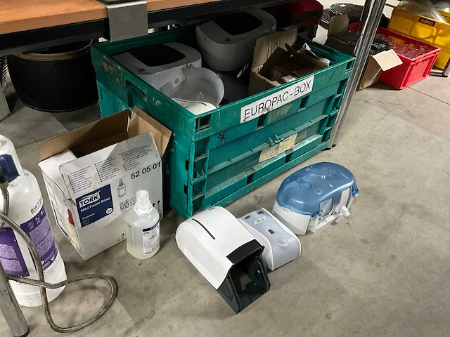 Zeepdispensers en papierrolhouders - afbeelding 1 van  5