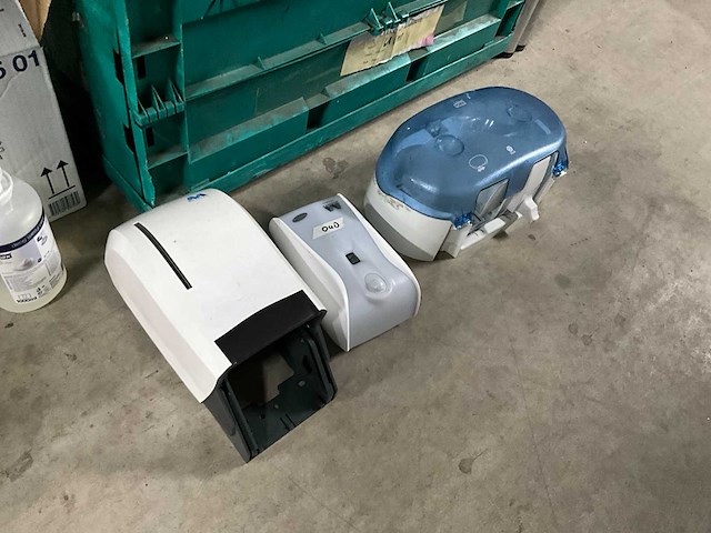 Zeepdispensers en papierrolhouders - afbeelding 2 van  5