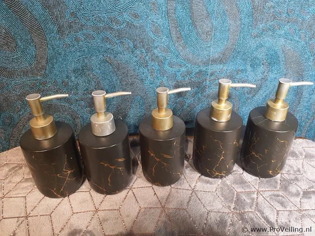 Zeepdispensers met zeep & bekers - afbeelding 4 van  6