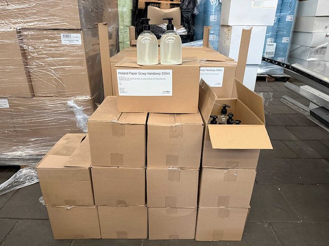 Zeepflacon transparant met zwarte pomp 500 ml witte lotion zeep (96x) - afbeelding 1 van  5