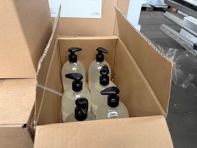 Zeepflacon transparant met zwarte pomp 500 ml witte lotion zeep (96x) - afbeelding 5 van  5