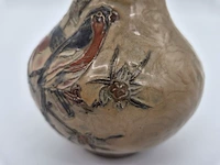 Zeer bijzondere vintage oosterse siervaas – unieke vogel- en bloemdecoratie – vermoedelijk messing – 20e eeuw - afbeelding 9 van  10
