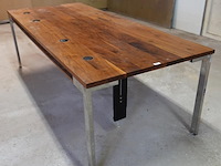 Zeer grote bureautafel met massief houten planken blad - afbeelding 1 van  6