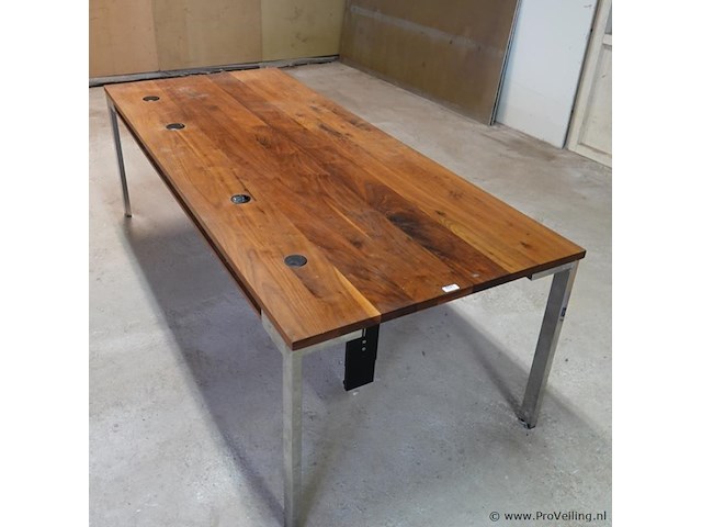 Zeer grote bureautafel met massief houten planken blad - afbeelding 2 van  6