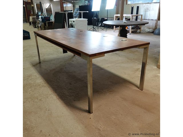 Zeer grote bureautafel met massief houten planken blad - afbeelding 4 van  6